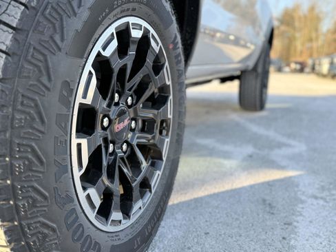 New 2026 GMC Canyon AT4 image 12