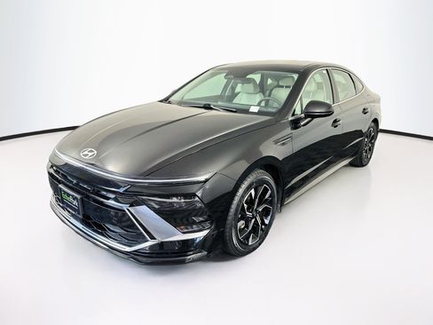 Used 2025 Hyundai Sonata SEL FWD image 3