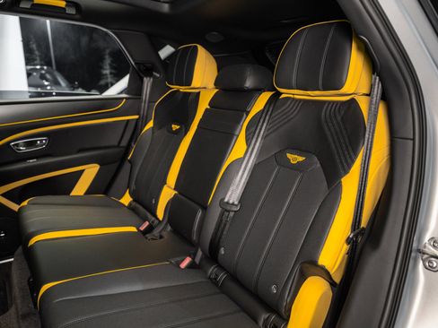 Used 2025 Bentley Bentayga image 26