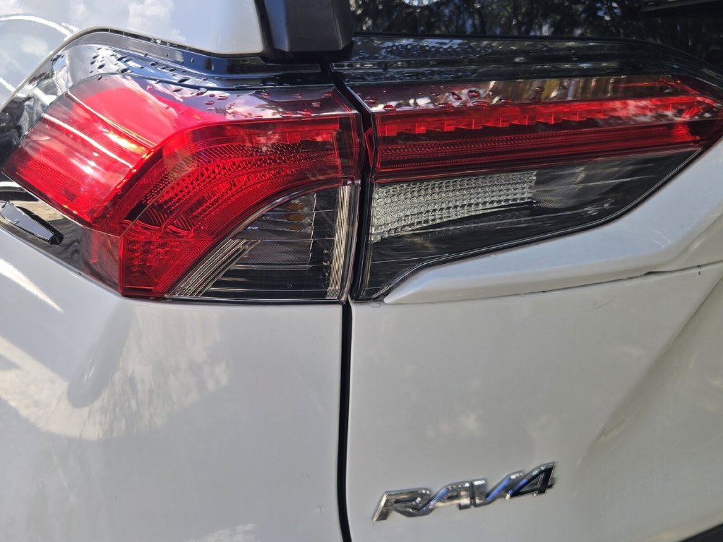 Used 2019 Toyota RAV4 XLE w/ Convenience Package FWD image 11