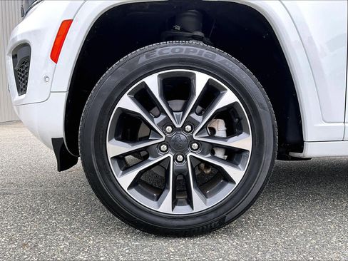 Used 2023 Jeep Grand Cherokee Overland image 7