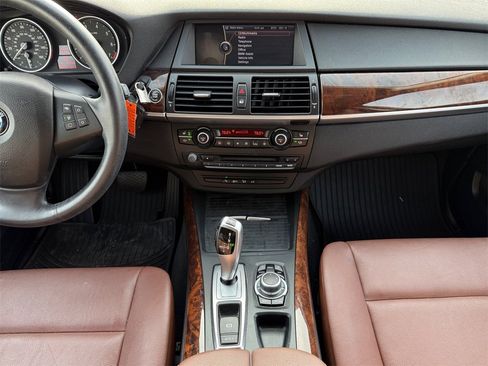 Used 2011 BMW X5 xDrive50i image 11