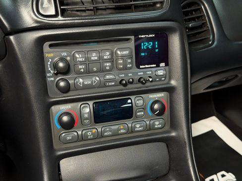 Used 2004 Chevrolet Corvette Convertible w/ Preferred Equipment Group image 32