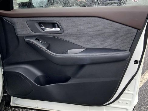 Used 2023 Nissan Rogue SV image 22