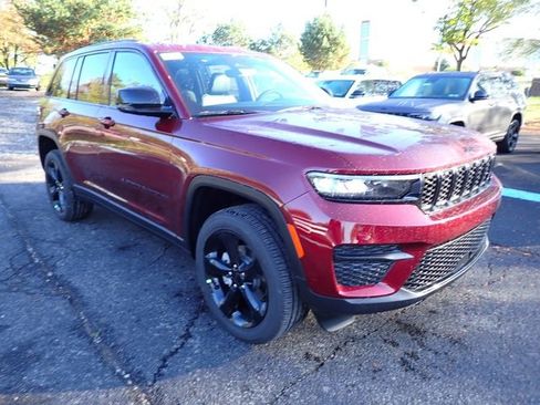 New 2025 Jeep Grand Cherokee 4WD image 9