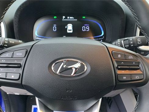 Used 2024 Hyundai Venue SEL image 16