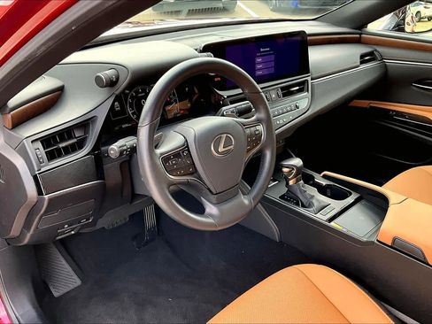 Certified 2025 Lexus ES 350 w/ Premium Package image 18