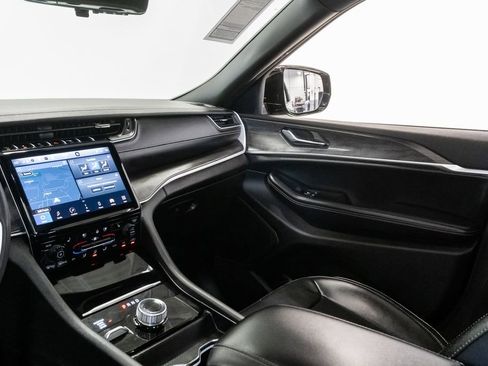 Used 2024 Jeep Grand Cherokee L Limited w/ Luxury Tech Group II AWD/4WD image 12