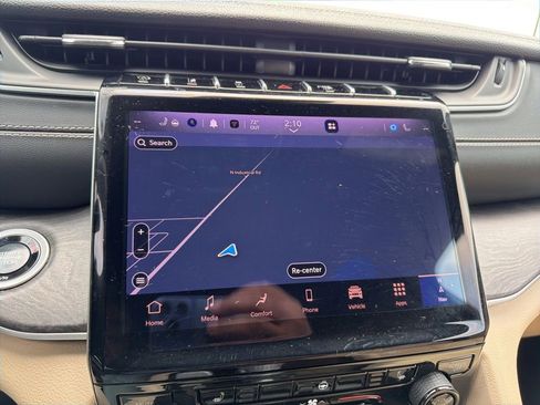 Used 2025 Jeep Grand Cherokee Limited w/ Trailer Tow Package AWD/4WD image 15