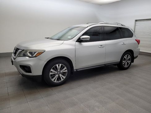 Used 2017 Nissan Pathfinder S FWD image 2