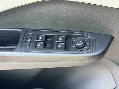 Used 2023 Volkswagen Taos SE w/ Panoramic Sunroof Package AWD/4WD image 20