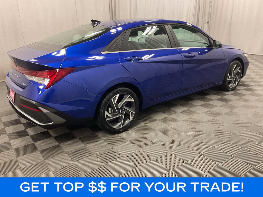 Used 2025 Hyundai Elantra Limited FWD image 3