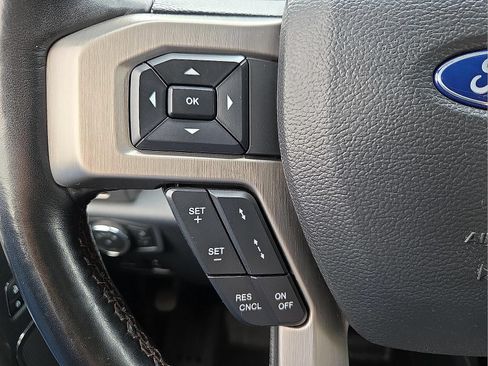 Used 2022 Ford F250 Platinum w/ FX4 Off-Road Package AWD/4WD image 22