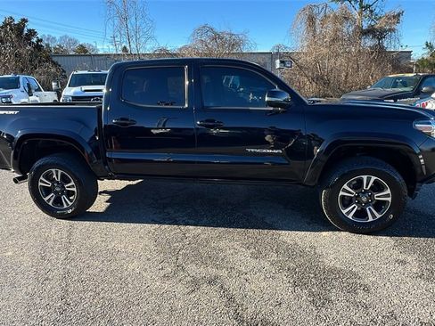Used 2019 Toyota Tacoma TRD Sport image 4