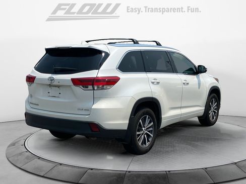 Used 2018 Toyota Highlander XLE AWD/4WD image 9