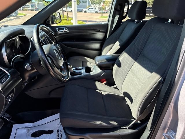 Used 2020 Jeep Grand Cherokee Laredo AWD/4WD image 12