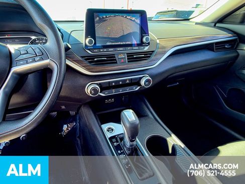 Used 2025 Nissan Altima 2.5 SV image 18