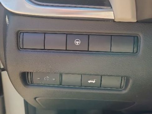 Used 2022 Nissan Rogue SV w/ SV Premium Package FWD image 12