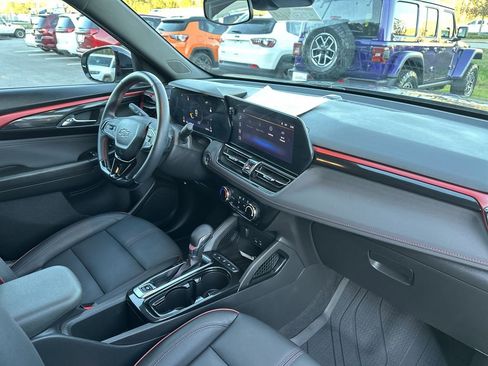 Used 2024 Chevrolet TrailBlazer RS w/ Driver Confidence Package image 35