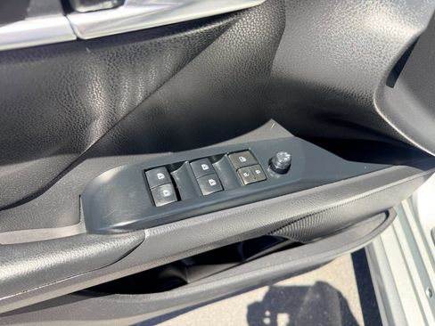 Used 2020 Toyota Camry SE w/ Convenience Package FWD image 19