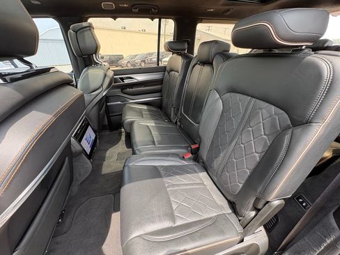 Used 2022 Jeep Grand Wagoneer Series III w/ Flexible Seating Group AWD/4WD image 26