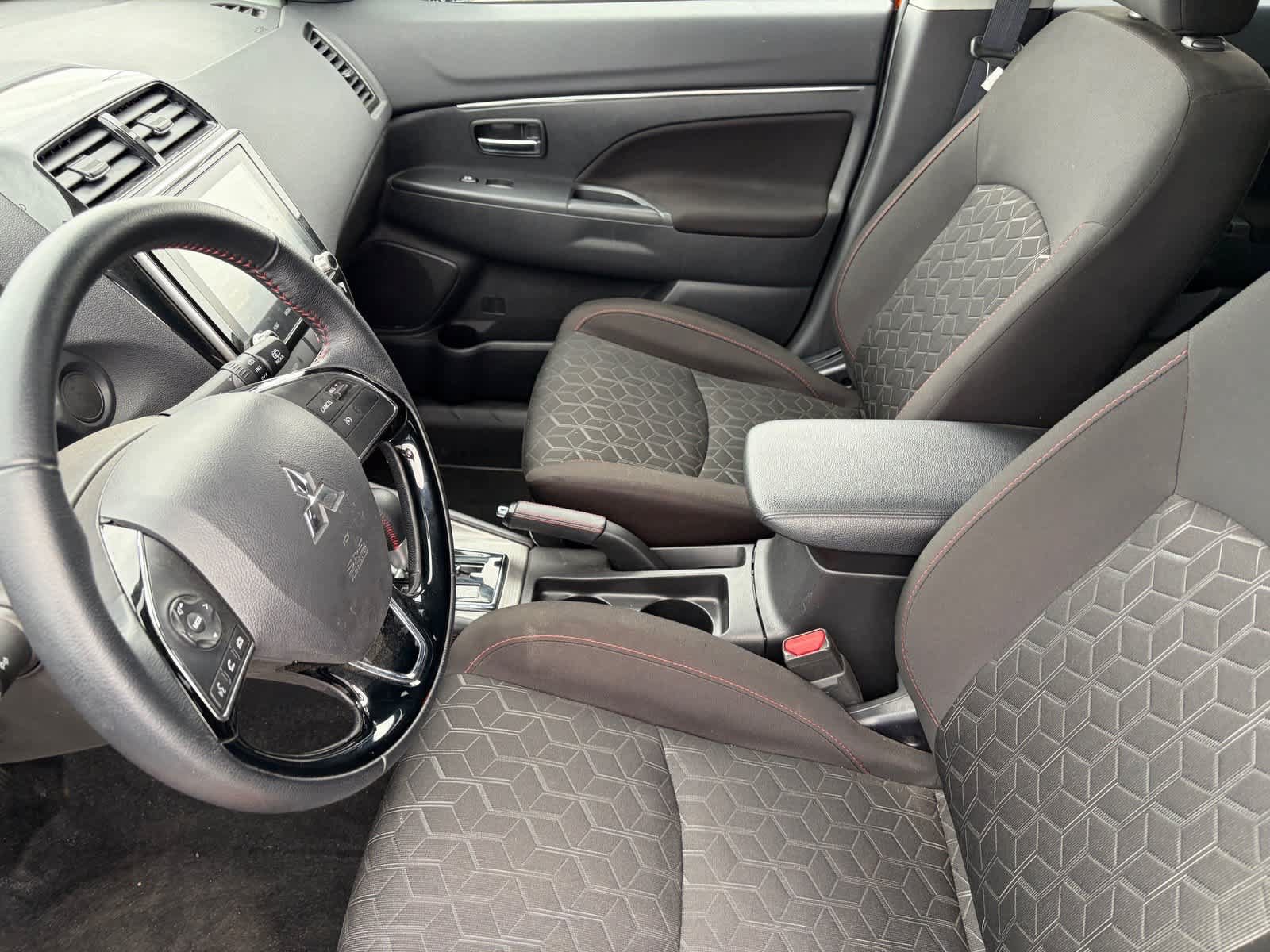 Used 2025 Mitsubishi Outlander Sport LE AWD/4WD image 2