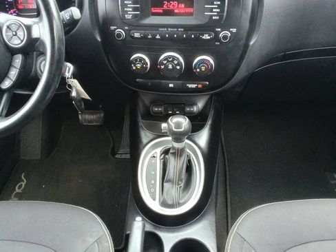Used 2014 Kia Soul + FWD image 13