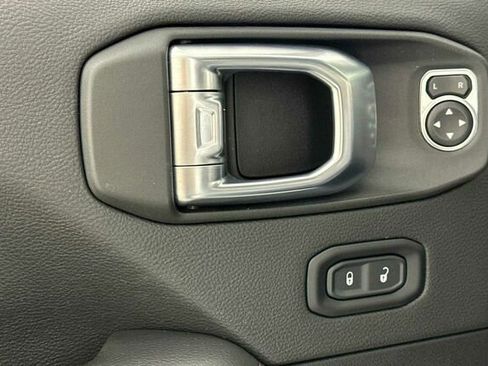 Used 2021 Jeep Gladiator Rubicon image 12