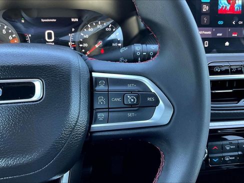 Used 2025 Jeep Compass Trailhawk AWD/4WD image 13