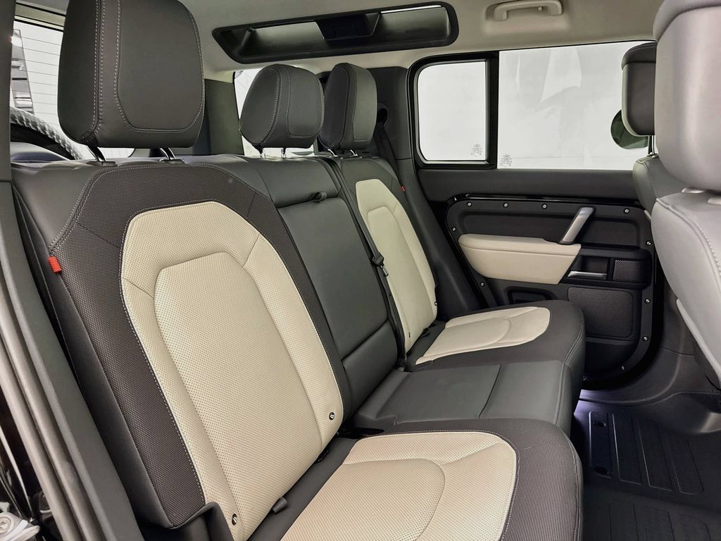 Certified 2024 Land Rover Defender 110 X-Dynamic SE AWD/4WD image 28