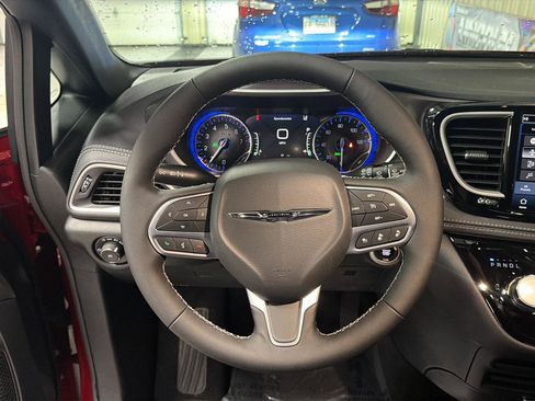 New 2026 Chrysler Pacifica Select FWD image 19