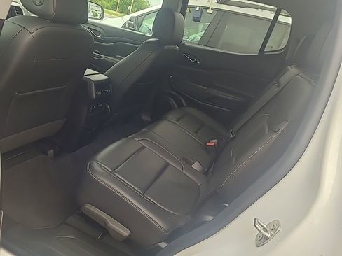 Used 2023 GMC Acadia SLT image 30