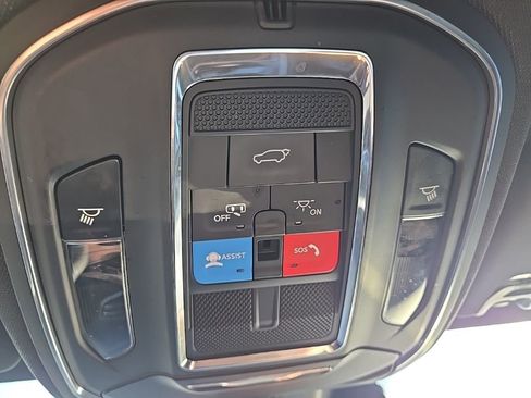 Used 2024 Jeep Wagoneer Series II image 72