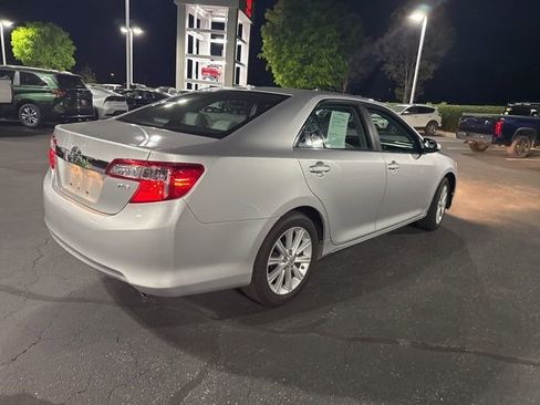 Used 2012 Toyota Camry XLE w/ Leather Pkg image 4
