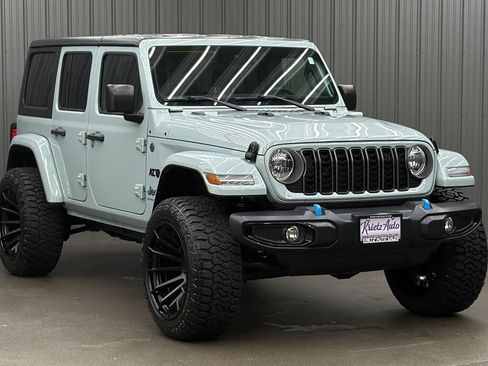 Used 2024 Jeep Wrangler Unlimited w/ Convenience Group AWD/4WD image 7