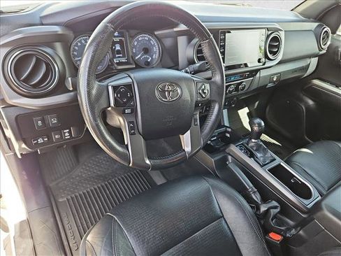 Used 2022 Toyota Tacoma TRD Off-Road w/ TRD Premium Off Road Package AWD/4WD image 10