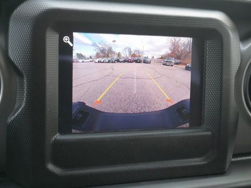 Used 2022 Jeep Gladiator Sport image 17