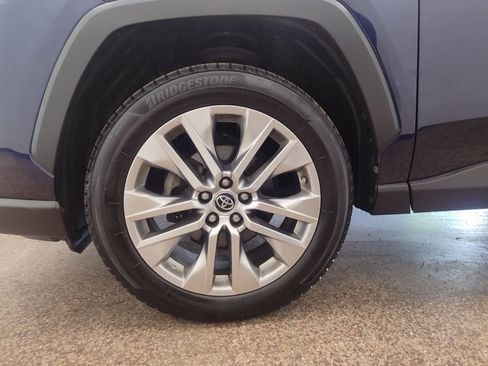 Used 2019 Toyota RAV4 XLE Premium w/ Cold Weather Package AWD/4WD image 25