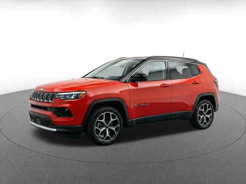 Used 2025 Jeep Compass Limited AWD/4WD image 3