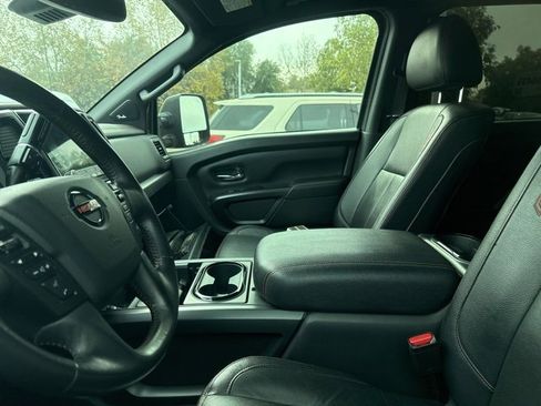 Used 2021 Nissan Titan PRO-4X w/ Pro-4x Convenience Package image 6