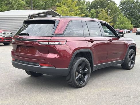 Used 2023 Jeep Grand Cherokee Altitude AWD/4WD image 4