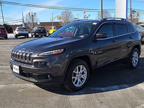 Used 2018 Jeep Cherokee Latitude Plus image 4