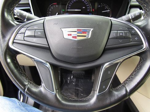 Used 2019 Cadillac XT5 AWD image 17