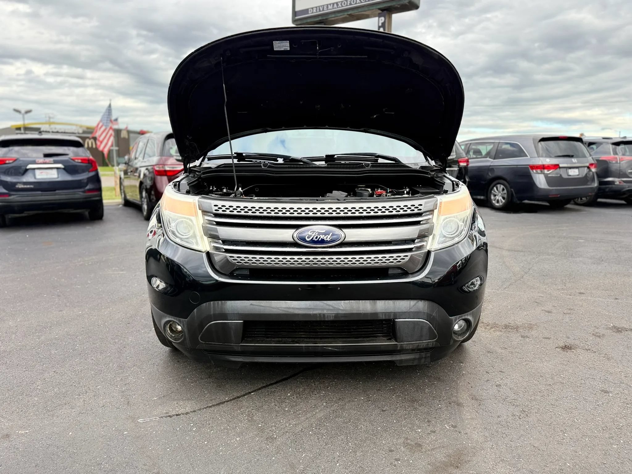 Used 2015 Ford Explorer XLT w/ Equipment Group 202B FWD image 14
