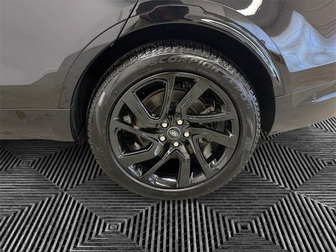 Used 2024 Land Rover Discovery Dynamic SE image 14