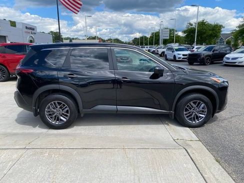 Used 2023 Nissan Rogue S AWD/4WD image 2