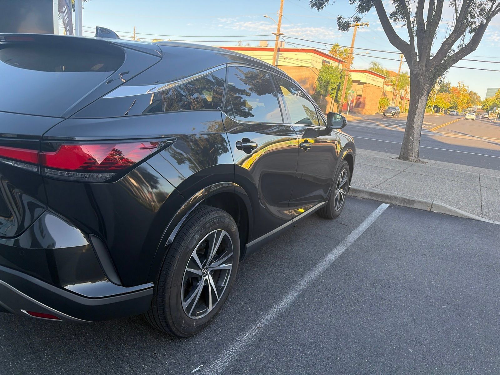 Used 2024 Lexus RX 350 Premium w/ Convenience Package AWD/4WD image 2
