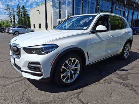 Used 2023 BMW X5 xDrive40i w/ Parking Assistance Package AWD/4WD image 3