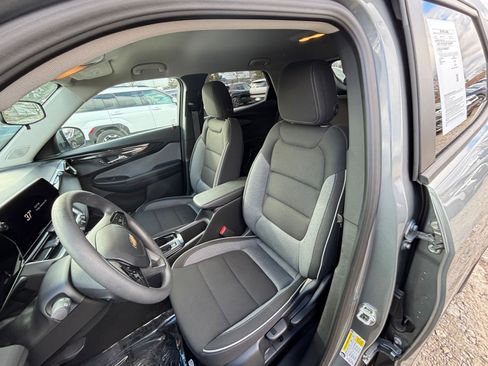 Used 2025 Chevrolet TrailBlazer LT w/ Driver Confidence Package image 34
