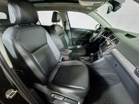 Used 2021 Volkswagen Tiguan SE image 27